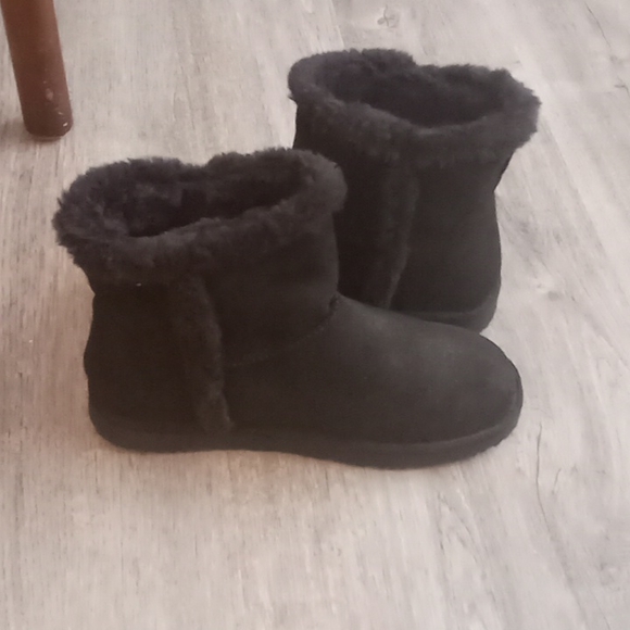 Womens  Black Boots Never Worn!! - Picture 2 of 3